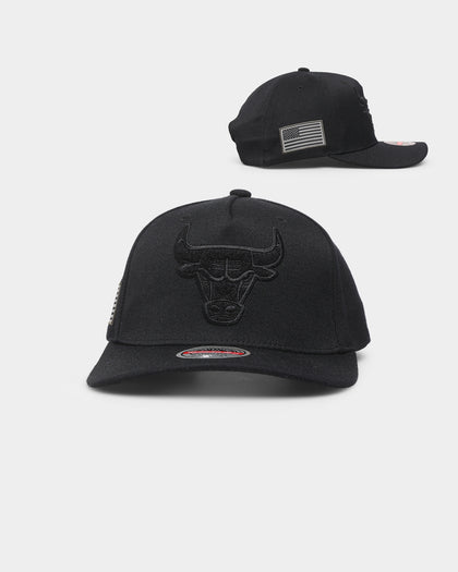 Mitchell & Ness Chicago Bulls 'Velcro Patch' Classic Red Snapback Black