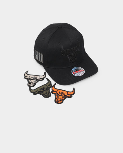 Mitchell & Ness Chicago Bulls 'Velcro Patch' Classic Red Snapback Black