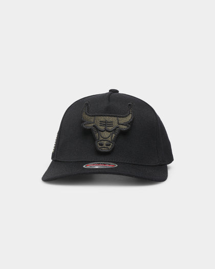Mitchell & Ness Chicago Bulls 'Velcro Patch' Classic Red Snapback Black