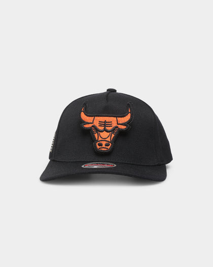 Mitchell & Ness Chicago Bulls 'Velcro Patch' Classic Red Snapback Black