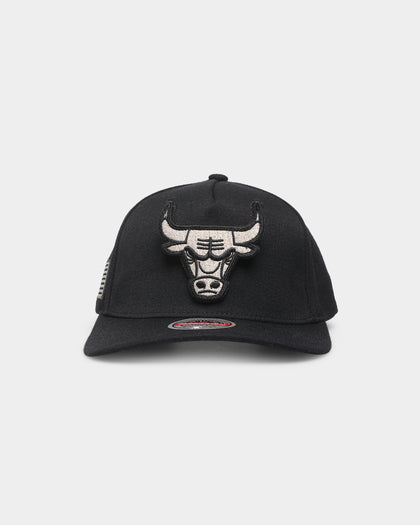 Mitchell & Ness Chicago Bulls 'Velcro Patch' Classic Red Snapback Black