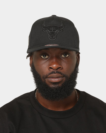 Mitchell & Ness Chicago Bulls 'Velcro Patch' Classic Red Snapback Black
