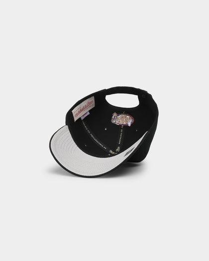 Mitchell & Ness Chicago Bulls '1996 Champions' Dad Hat Strapback Faded Black