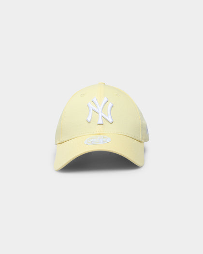 New Era Women's New York Yankees "Yankees Colour Pop" 9FORTY Strapback Soft Yellow