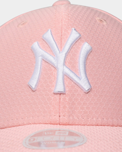 New Era Women's New York Yankees 9FORTY Q222 Pink Hex Strapback Light Pink