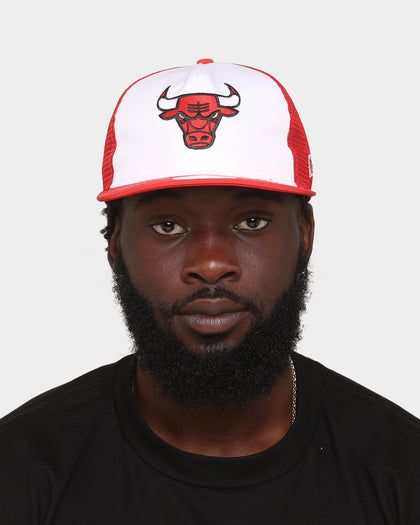 New Era Chicago Bulls 'Team Two-Tone' Prolight Old Golfer Trucker Snapback White/OTC