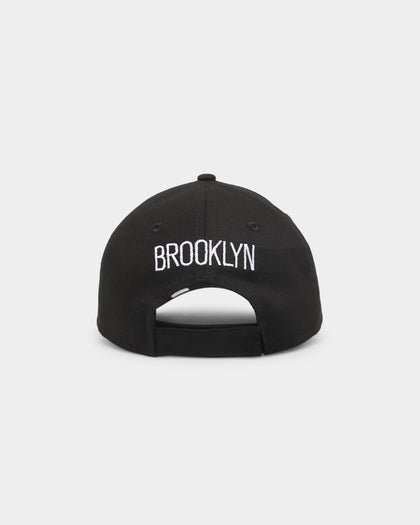 New Era Kids' Brooklyn Nets Ligature Side 9FORTY Strapback Original Team Colours