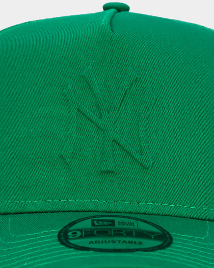 New Era New York Yankees 'Kelly Green Embossed Logo' 9FORTY A-Frame Trucker Snapback Kelly Green