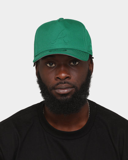 New Era Atlanta Braves 'Kelly Green Embossed Logo' Old Golfer Snapback Kelly Green