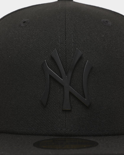 New Era New York Yankees 'Metal Badge' 59FIFTY Fitted Black/Black