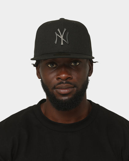 New Era New York Yankees 'Metal Badge' 59FIFTY Fitted Black/Black
