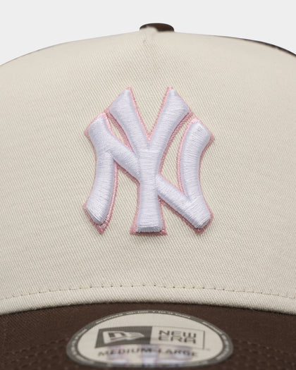 New Era New York Yankees 'Neapolitan Ice Cream' Trucker 9FORTY K-Frame Snapback Chrome White