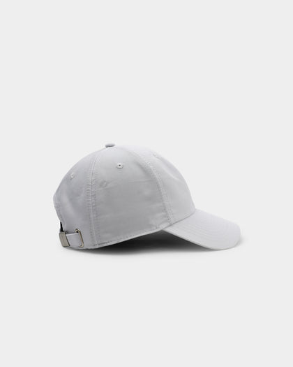 Carré Men's Scripted Metal Badge Classique Strapback White/Silver