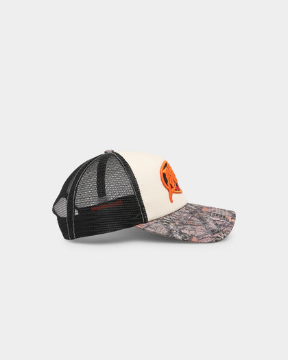 Loiter Metal Badge Trucker Off White/Woodland