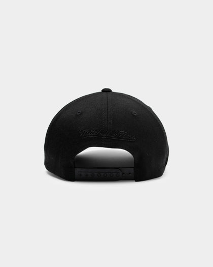 Mitchell & Ness San Antonio Spurs 110 Pinch Snapback Black/Black