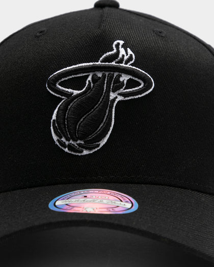 Mitchell & Ness Miami Heat 110 Pinch Snapback Black/White
