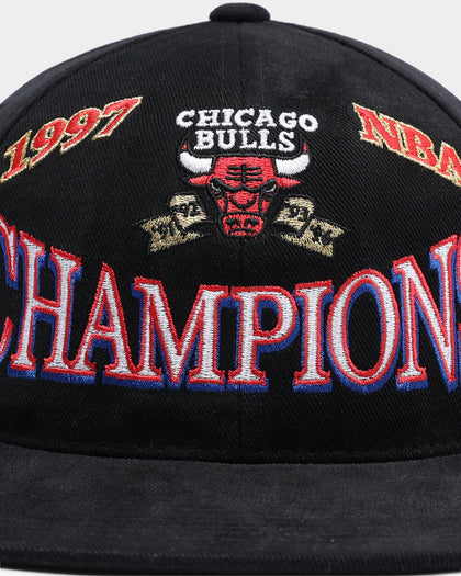 Mitchell & Ness Chicago Bulls Champions Deadstock Snapback Black
