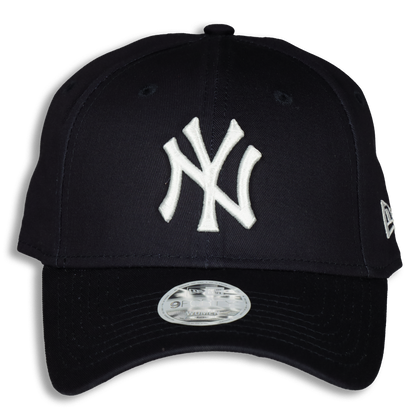 New Era Women's Yankees 9FORTY Strapback Navy/White
